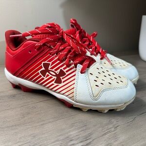 Under Armour Leadoff RM Baseball Cleats Sz 4.5 Youth